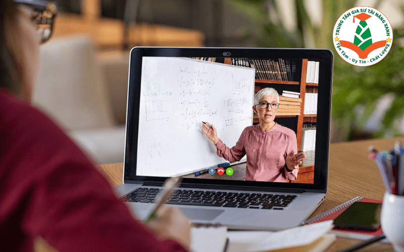 Dạy kèm theo hình thức gia sư online rất phổ biến