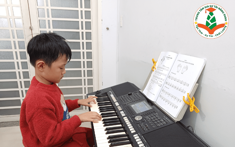 Thuê gia sư dạy thêm đàn tại nhà