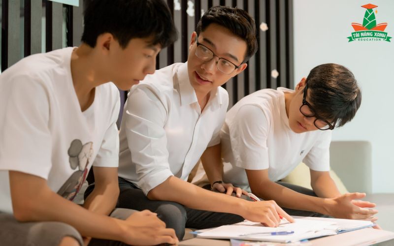 Gia sư dạy kèm lớp 12